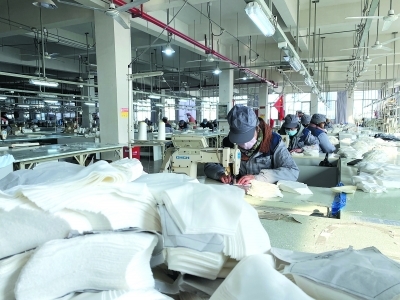 【南京】服装厂一夜“变身”口罩厂